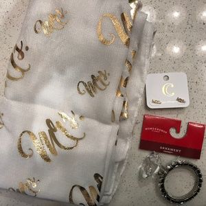 NEW Women’s “Mrs” Accessories Set